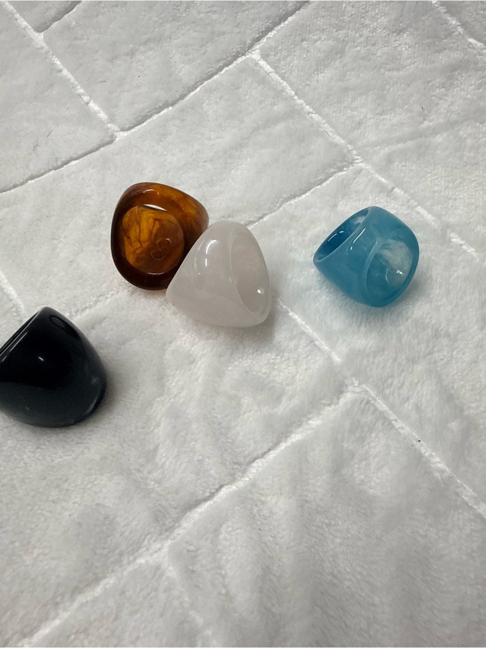 Fashion Resin Ring - Blue, Amber, White, Black